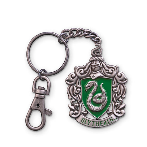 Porte-clés Logo Serpentard - Harry Potter, un accessoire en métal émaillé mettant en avant les couleurs de la maison Serpentard, idéal pour les fans de la saga.