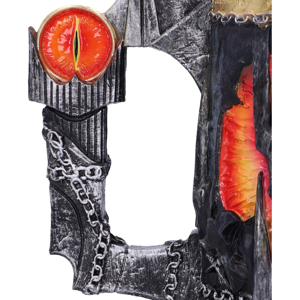 Chope Sauron de 15,5 cm de Nemesis Now, un accessoire de décoration captivant pour passionnés vus de près.