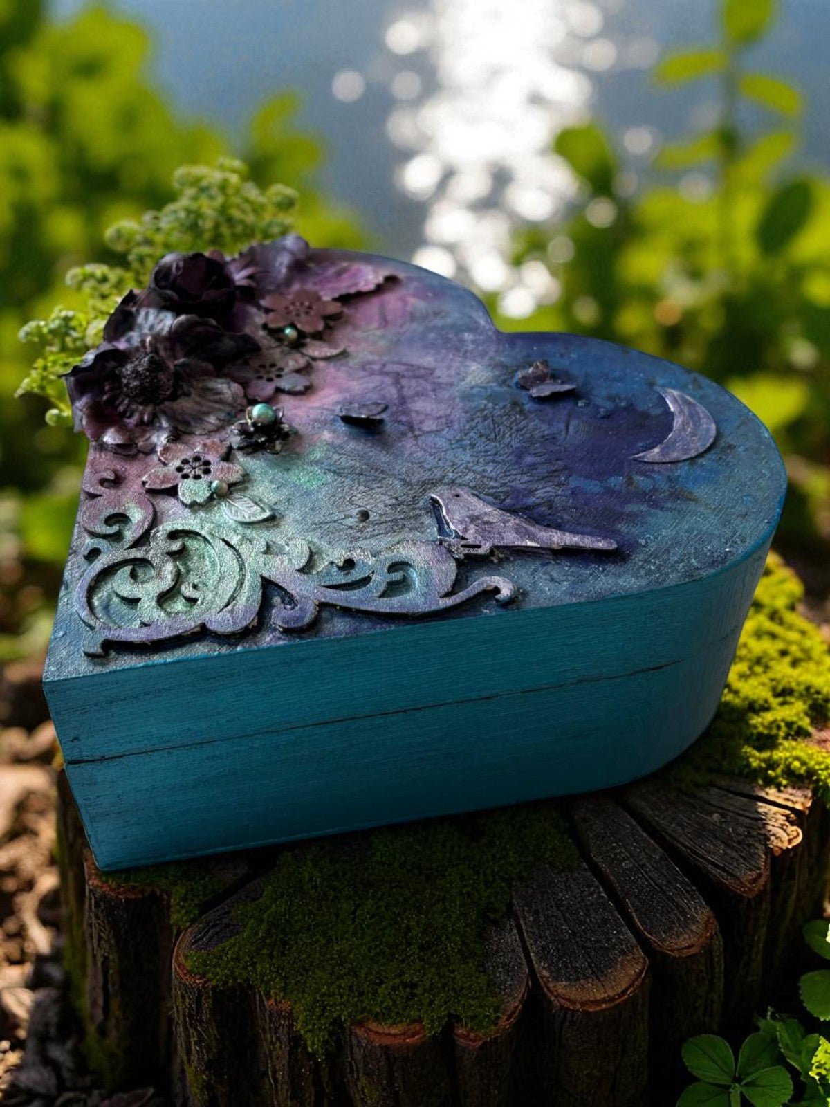 Boîte à bijou faite main par Uchronie Créations, parfaite pour organiser vos trésors tout en embellissant votre espace.