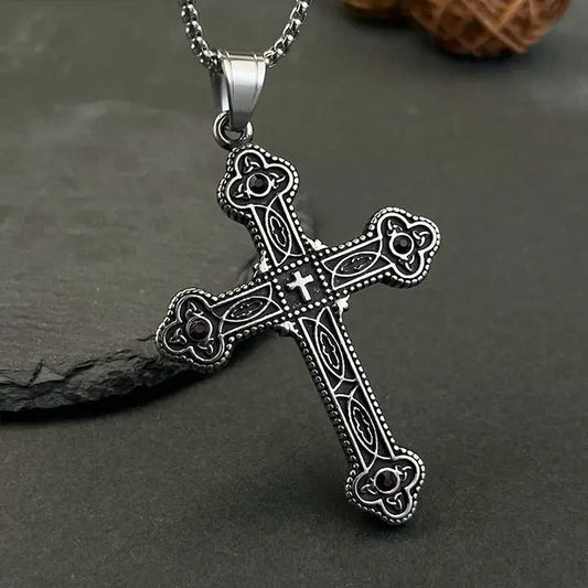 Collier à pendentif en forme de croix viking vintage de GemMeet, symbole fort de l'héritage nordique, parfait pour un style audacieux et élégant.