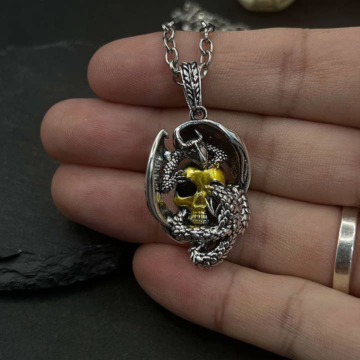 Collier viking en crâne de dragon de GemMeet, une pièce emblématique alliant robustesse et élégance pour les passionnés d'histoire.