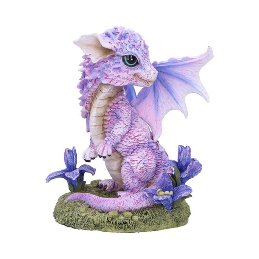Détails de la Figurine du Dragon Fleur d’Iris 12 cm, peinte à la main, mettant en avant les nuances délicates et le design captivant de cette créature magique.