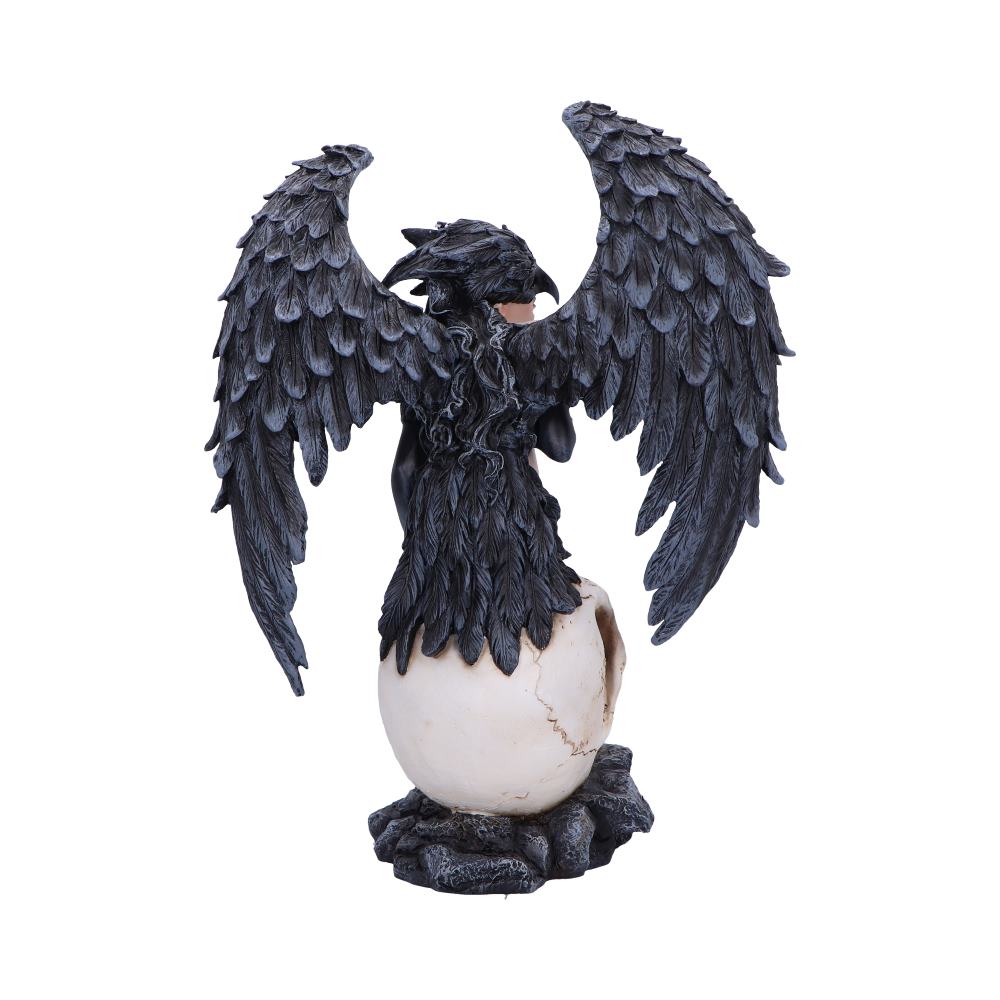 Fée Riven posée sur un crâne, figurine gothique emblématique de l'univers dark fantasy.