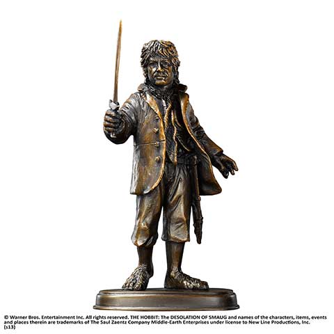 Figurine de Bilbo Sacquet en bronze de Noble Collection, sur son socle bronzé, ajoutant une touche de magie à votre intérieur.