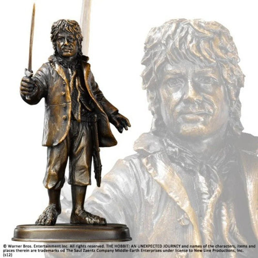 Figurine en bronze de Bilbo Sacquet par Noble Collection, capturant l'esprit d'aventure avec son épée Dard.