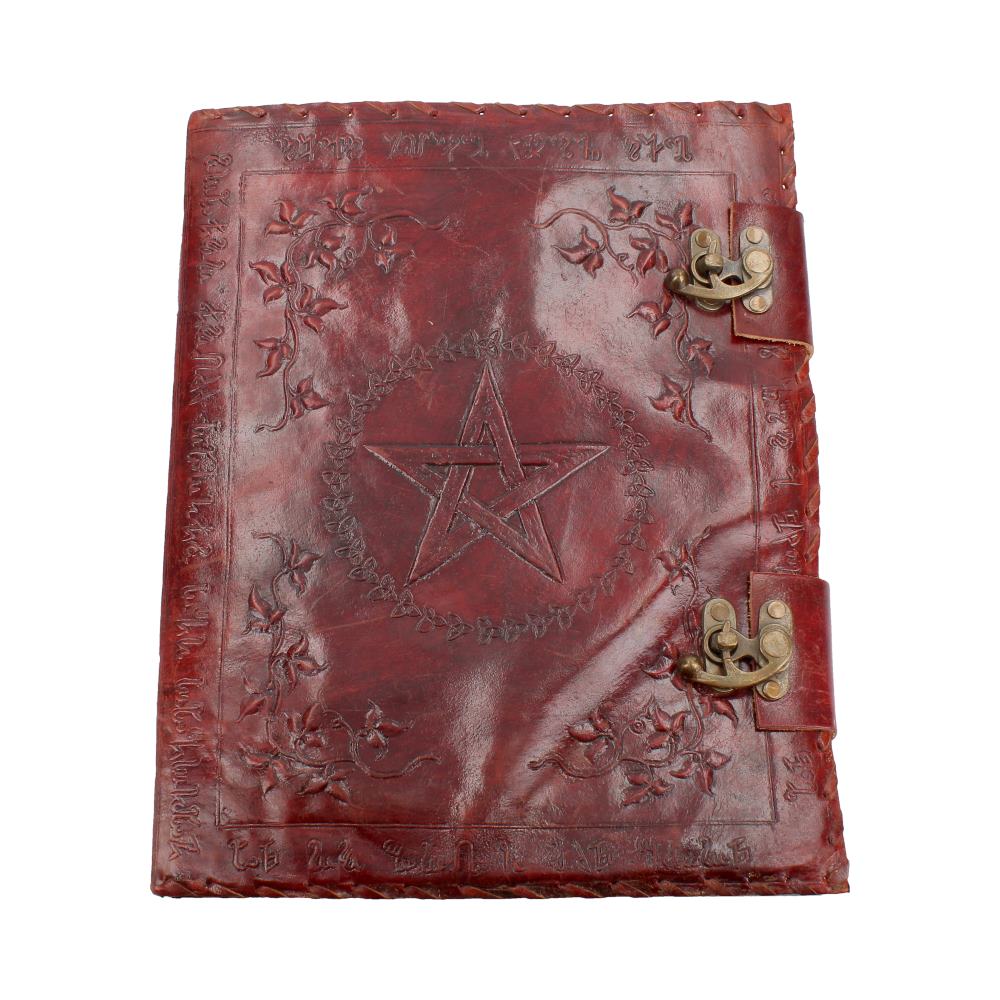 Grand livre d’ombre en cuir rouge de 35 cm par Nemesis Now, décoré d'un pentagramme embossé et de motifs floraux, idéal pour capturer la magie et les pensées secrètes.