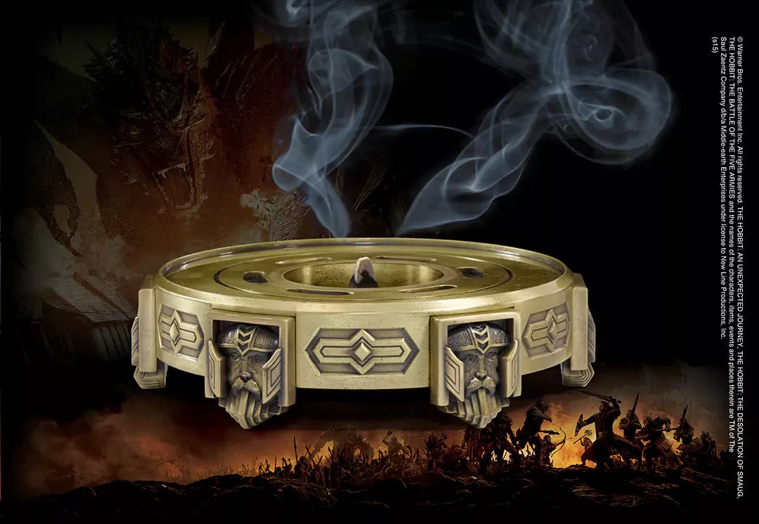 Vue détaillée du Brûleur d'encens Smaug de Noble Collection, sculpté avec précision, mettant en valeur ses couleurs rouges éclatantes.