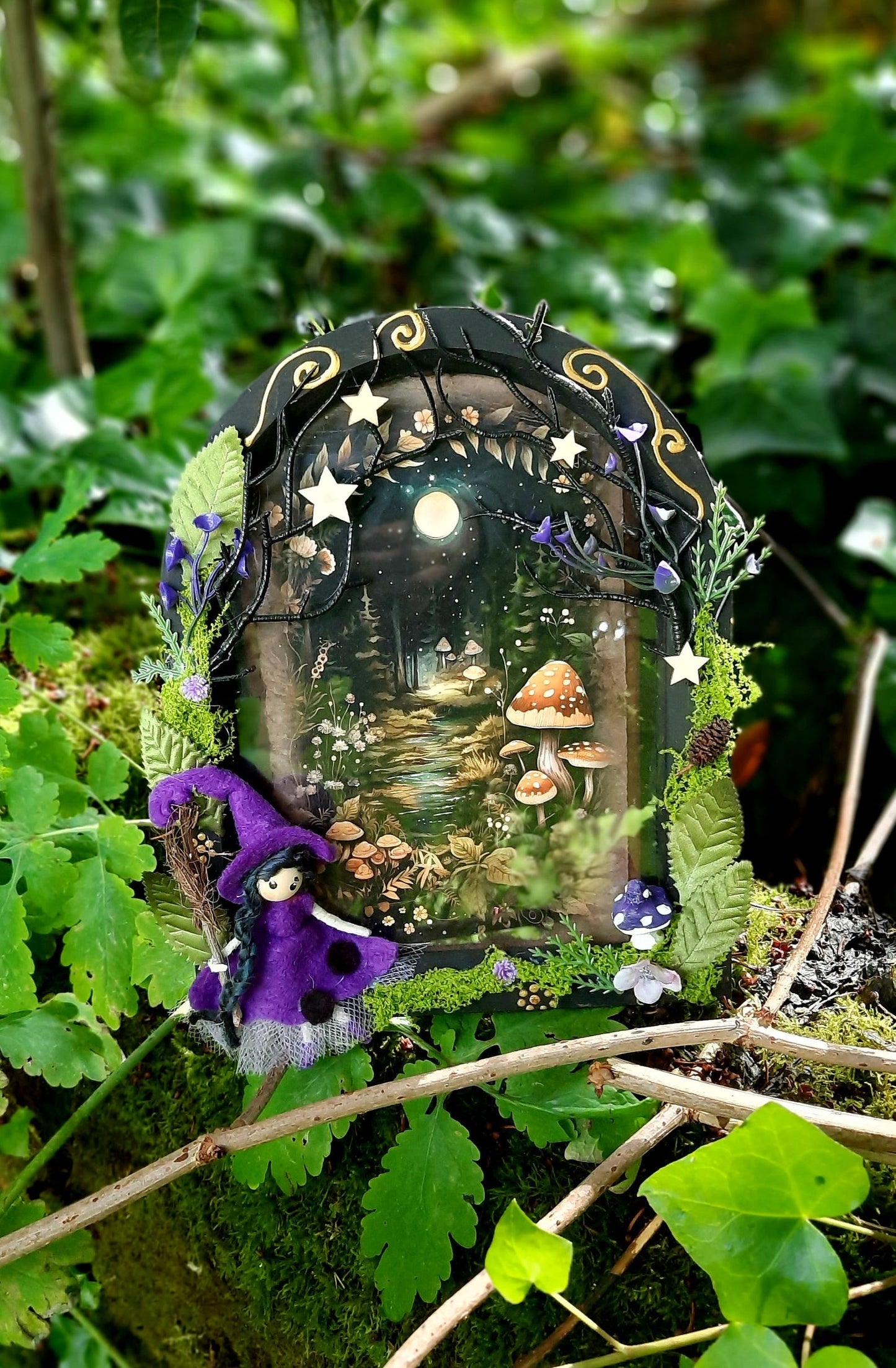 Cadre féerique en bois/ mystère/ fantastique/illustration/modèle unique.