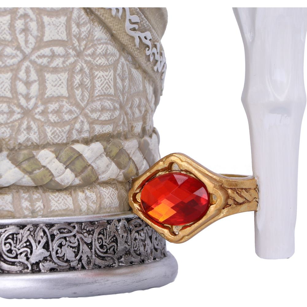 Détail de la chope officielle Gandalf le Blanc 15cm de Nemesis Now, mettant en avant la sculpture raffinée et la finition peinte à la main.