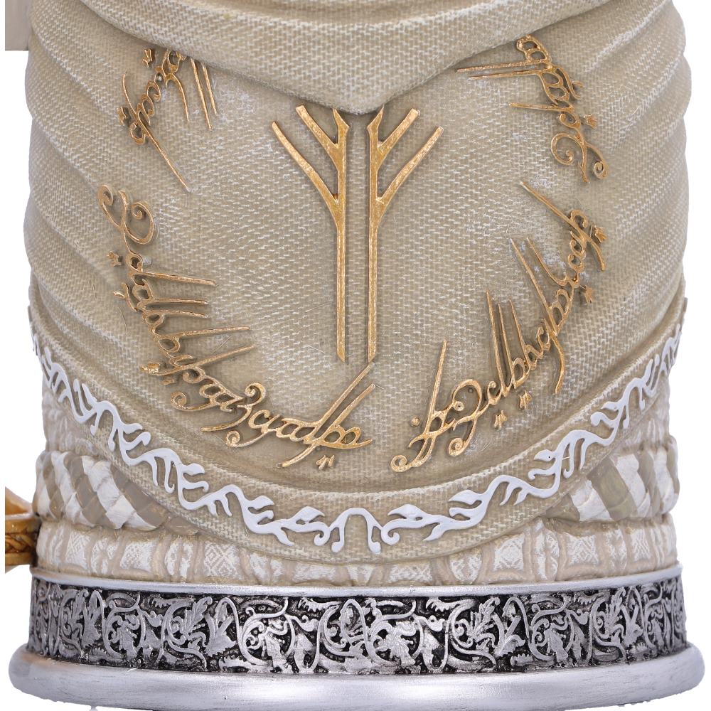 Chope Gandalf le Blanc de 15cm par Nemesis Now, représentant le sorcier emblématique du Seigneur des Anneaux avec sa cape majestueuse et son bâton.