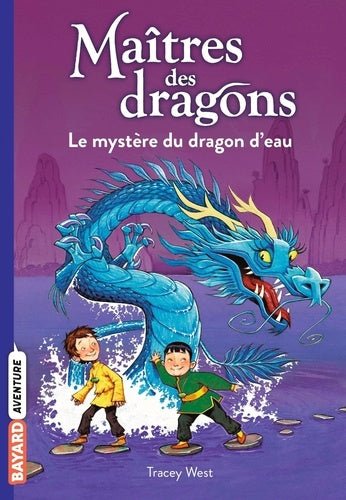 Couverture intrigante de Maîtres des dragons Tome 3 : Le mystère du dragon d'eau, publié par AU BORD DES CONTINENTS, plongeant dans un monde de magie et d'aventures captivantes.