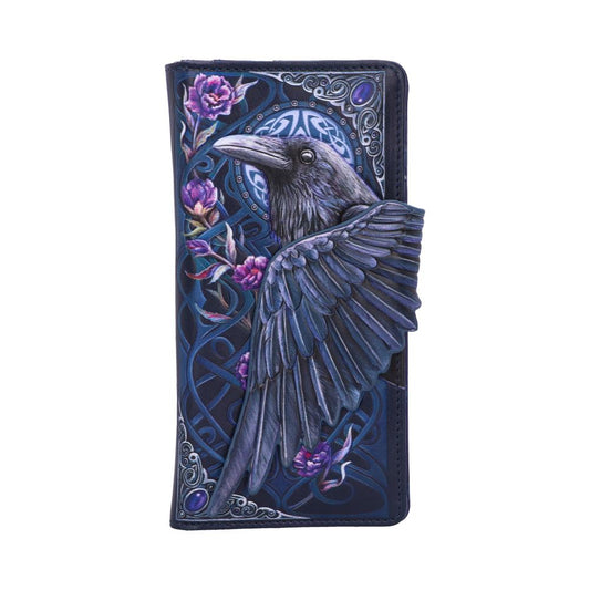 Portefeuille embossé Vol du Corbeau de Nemesis Now, un accessoire gothique élégant conçu pour les passionnés du mystique, orné de motifs baroques et d'une aile de corbeau.