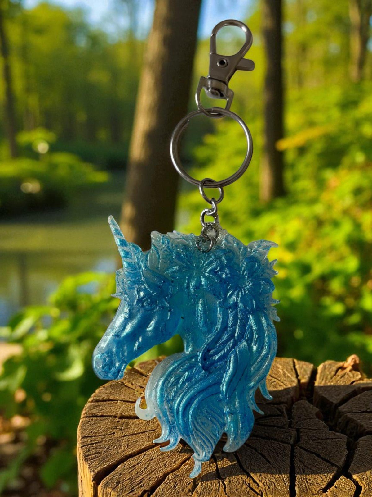 Porte-clés en résine, symbole de magie de Uchronie Créations, parfait pour les passionnés de fantasy.