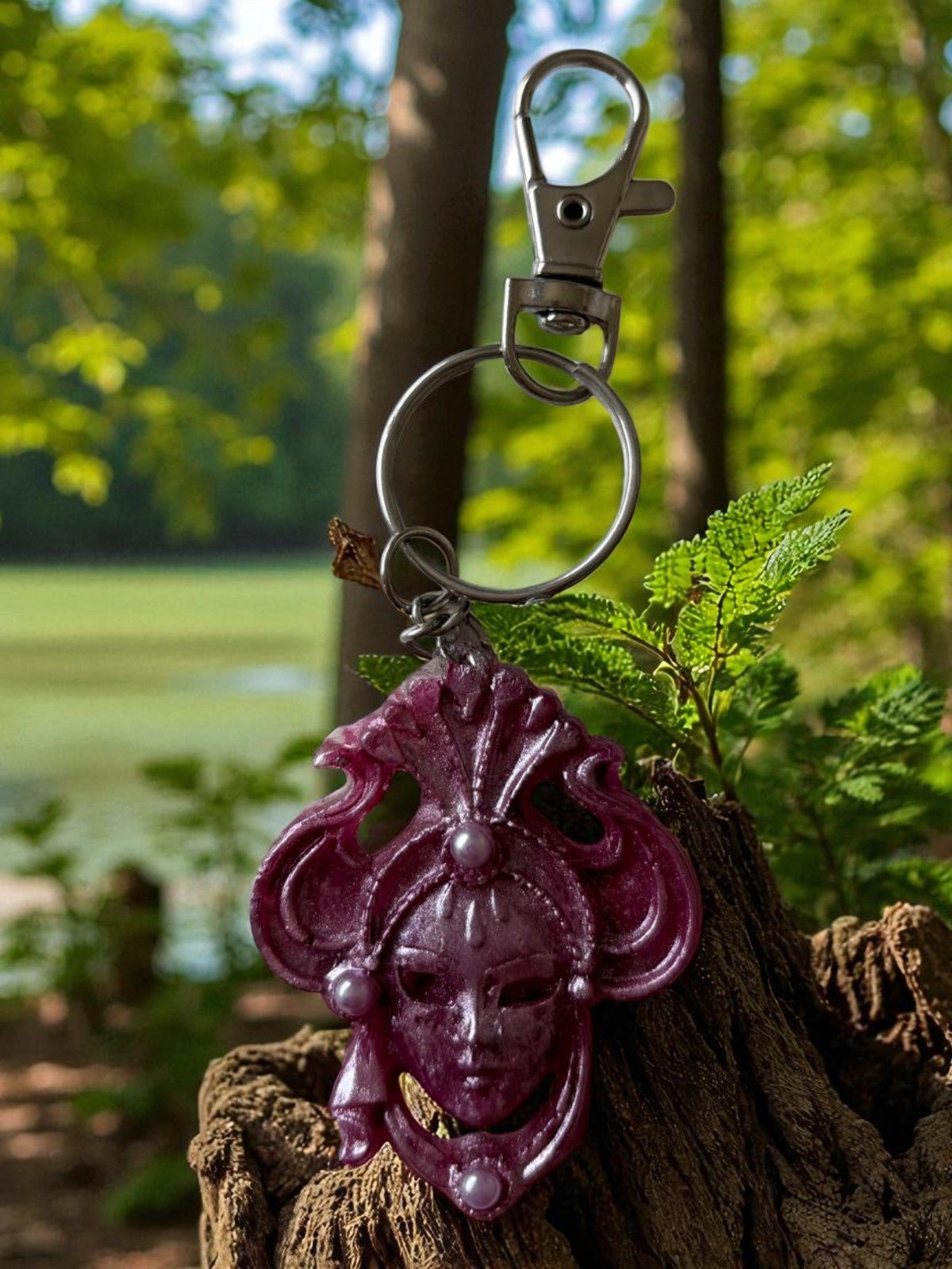 Porte-clés enchanteurs de dragons, conçus par Uchronie Créations, ajoutant une touche magique à vos clés.