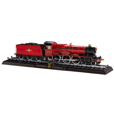 Échelle 1:50 de la locomotive Poudlard Express en métal moulé, conçu par Noble Collection, capturant l'essence des aventures magiques dans l'univers de Harry Potter.