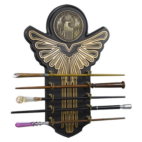 Présentoir Macusa avec collection de 5 baguettes magiques - Animaux Fantastiques par Noble Collection, une pièce captivante pour tous les fans de l'univers sorcier.
