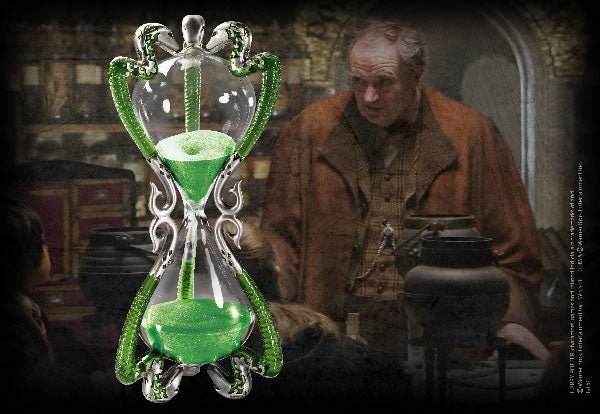 Détails du Sablier du Professeur Slughorn par Noble Collection, mettant en valeur sa beauté et son design inspiré de l'univers magique.