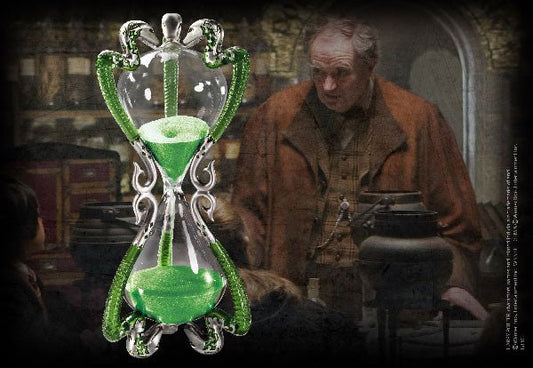 Détails du Sablier du Professeur Slughorn par Noble Collection, mettant en valeur sa beauté et son design inspiré de l'univers magique.