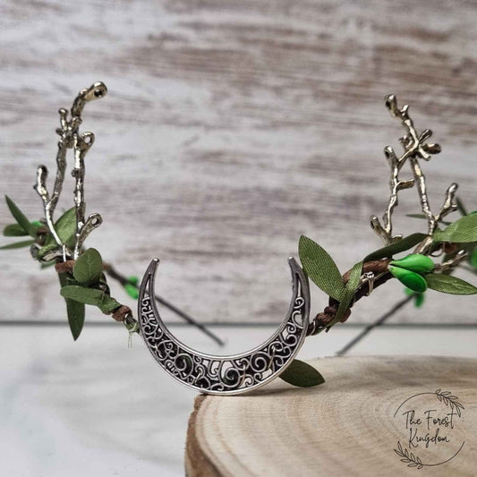 Serre-tête féerique de la forêt de Etsy, un accessoire enchanteur orné de branches vertes et de cristaux scintillants, pour apporter une touche magique à votre look.