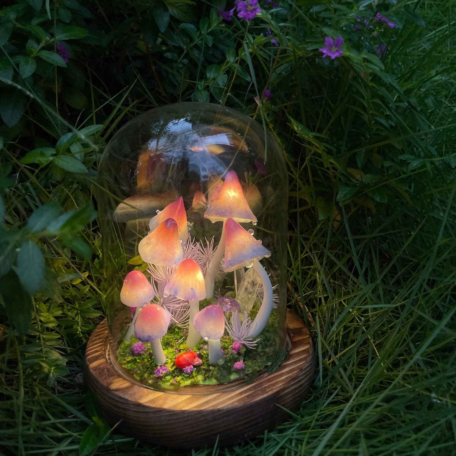 Veilleuse champignon faite main de Etsy, lampe champignon mignon avec chapeau magique illuminant votre intérieur d'une douce lumière.