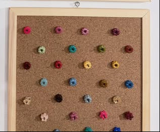 Fleurs interchangeables Bloomies – petites de L'Atelier de Carou, conçues pour transformer votre style avec des combinaisons infinies, mettant en avant la qualité artisanale et l'élégance.