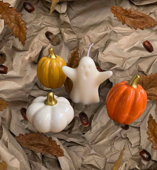 Détail de la Bougie Fantôme, œuvre d'art unique, idéale comme décoration Halloween et cadeau magique, fabriquée avec amour à Coulommiers.