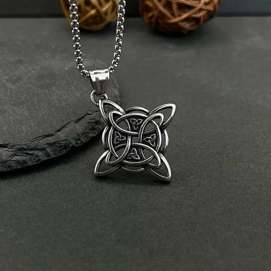Collier à pendentif en forme de nœud celtique nordique viking