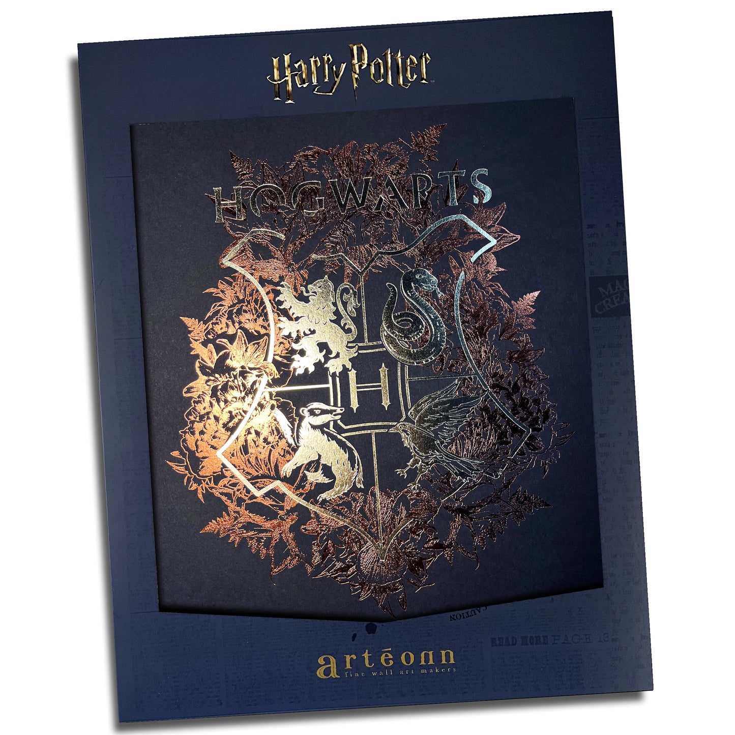 Affiche de collection Poudlard - Harry Potter avec des couleurs cuivrées et dorées, apportant une touche d'élégance magique à votre décoration.