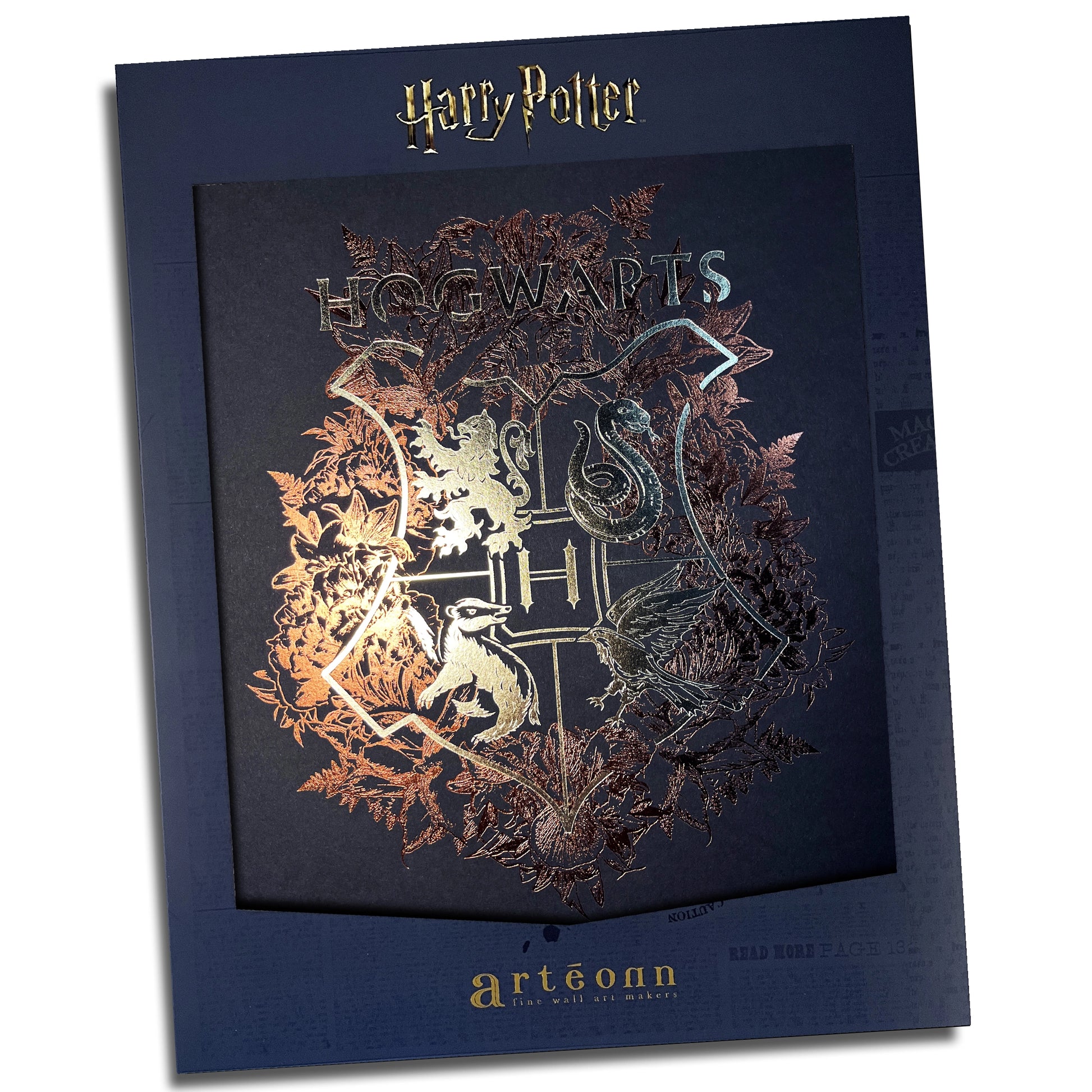 Affiche de collection Poudlard - Harry Potter avec des couleurs cuivrées et dorées, apportant une touche d'élégance magique à votre décoration.