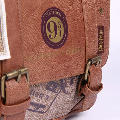 Sac à dos Poudlard Express - Harry Potter, un must-have pour afficher votre passion pour la magie dans votre quotidien.