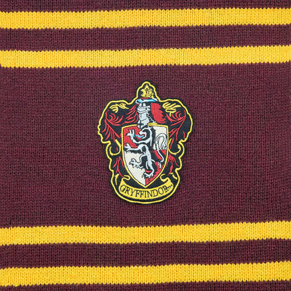 Écharpe deluxe Gryffondor en pourpre et or, un accessoire élégant inspiré de Harry Potter, avec écusson brodé.