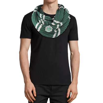 Détails de l'Echarpe Infini - Serpentard - Harry Potter, made from soft high-quality acrylic, idéale pour afficher votre style magique.