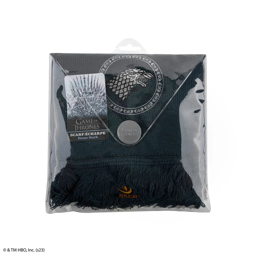 Écharpe blason Stark - Game of Thrones portée, symbole de loyauté et de bravoure pour les passionnés de la série.