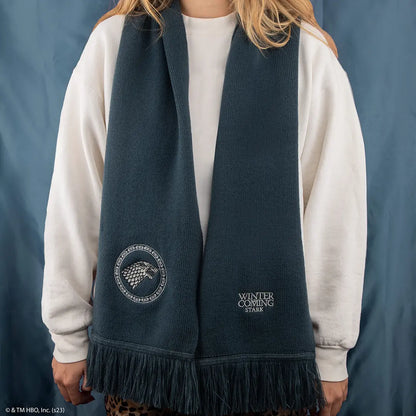 Écharpe blason Stark - Game of Thrones, parfaite pour rester stylé tout en affrontant le froid, un must-have pour tout fan.