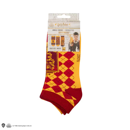 Affichage des 3 paires de chaussettes courtes Gryffondor - Harry Potter, idéales pour les moments de détente ou de Quidditch.