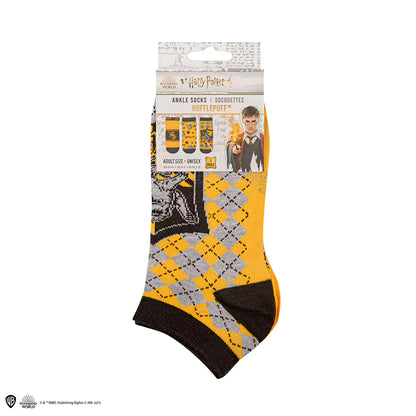 Lot de 3 paires de chaussettes courtes Poufsouffle - Harry Potter : image de plusieurs chaussettes affichant le logo de Poufsouffle pour les fans de J.K. Rowling.