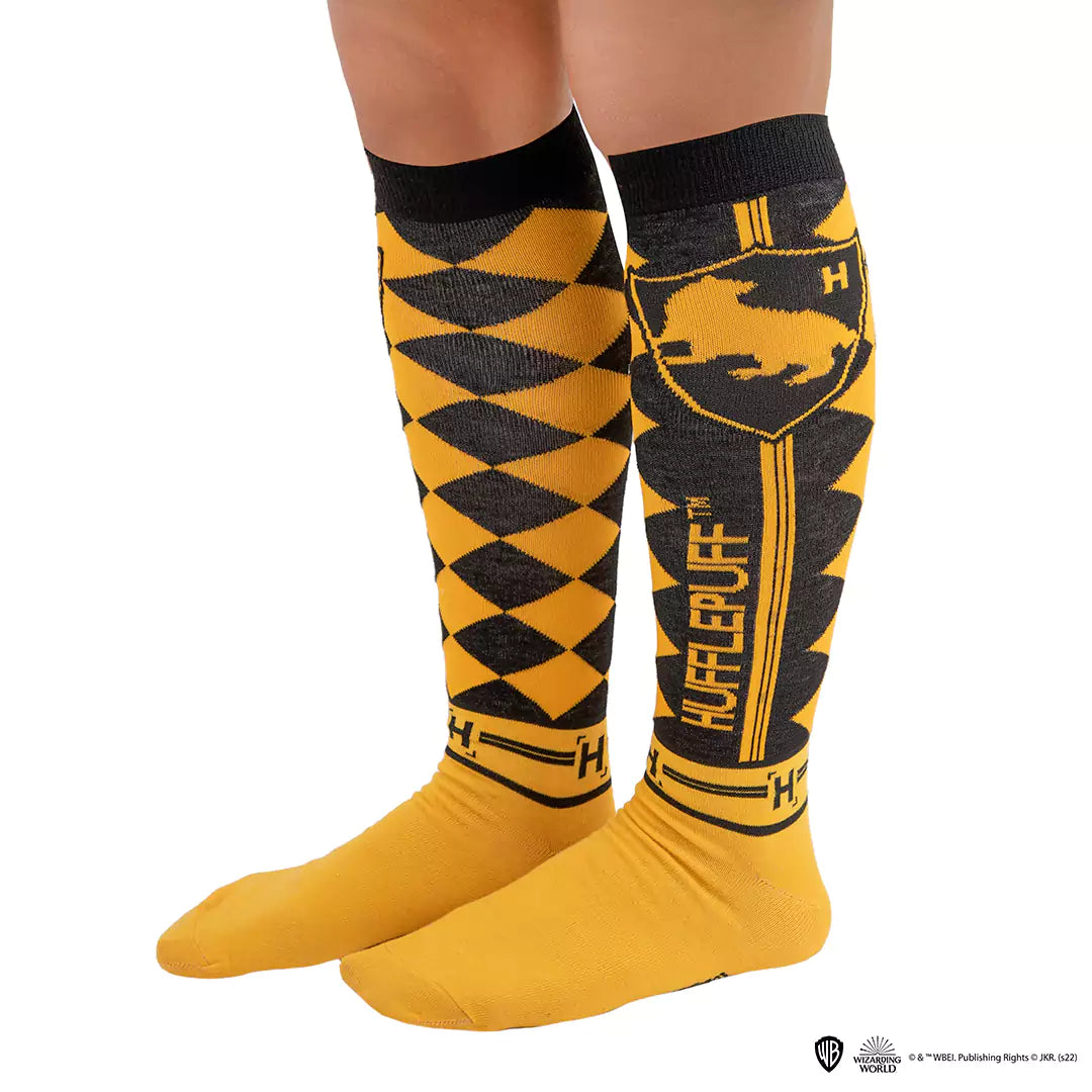 Lot de 3 paires de chaussettes hautes Poufsouffle inspirées de Harry Potter, alliant confort et style magique, parfaites pour afficher votre appartenance à la maison Poufsouffle.