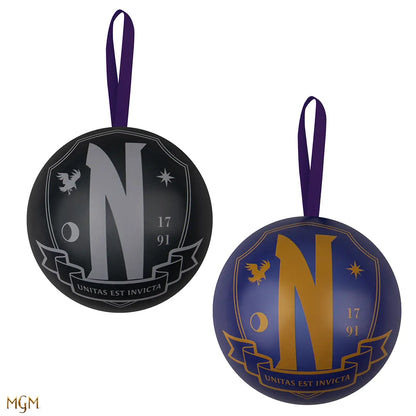 Détails des chaussettes Holiday Capsule - Wednesday, conçues pour allier confort et style, parfaites pour l'hiver et les moments spéciaux.