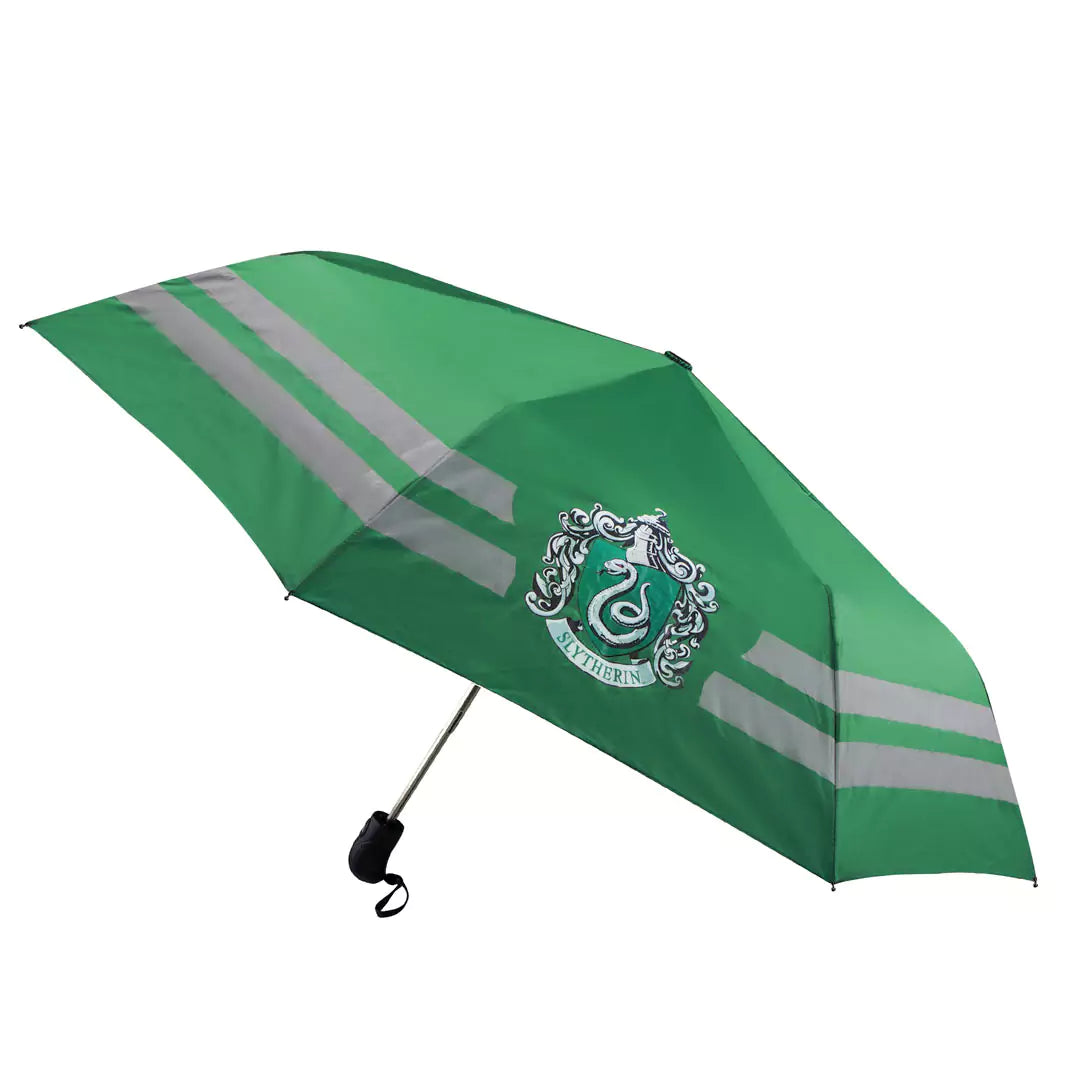 Parapluie Serpentard Harry Potter ouvert, montrant les couleurs vertes et argent de la maison emblématique, parfait pour les fans de magie.