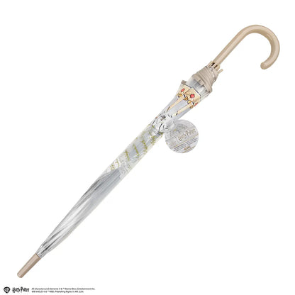 Le parapluie transparent Hedwige Harry Potter en utilisation sous la pluie, ajoutant une touche de magie à une journée grise.