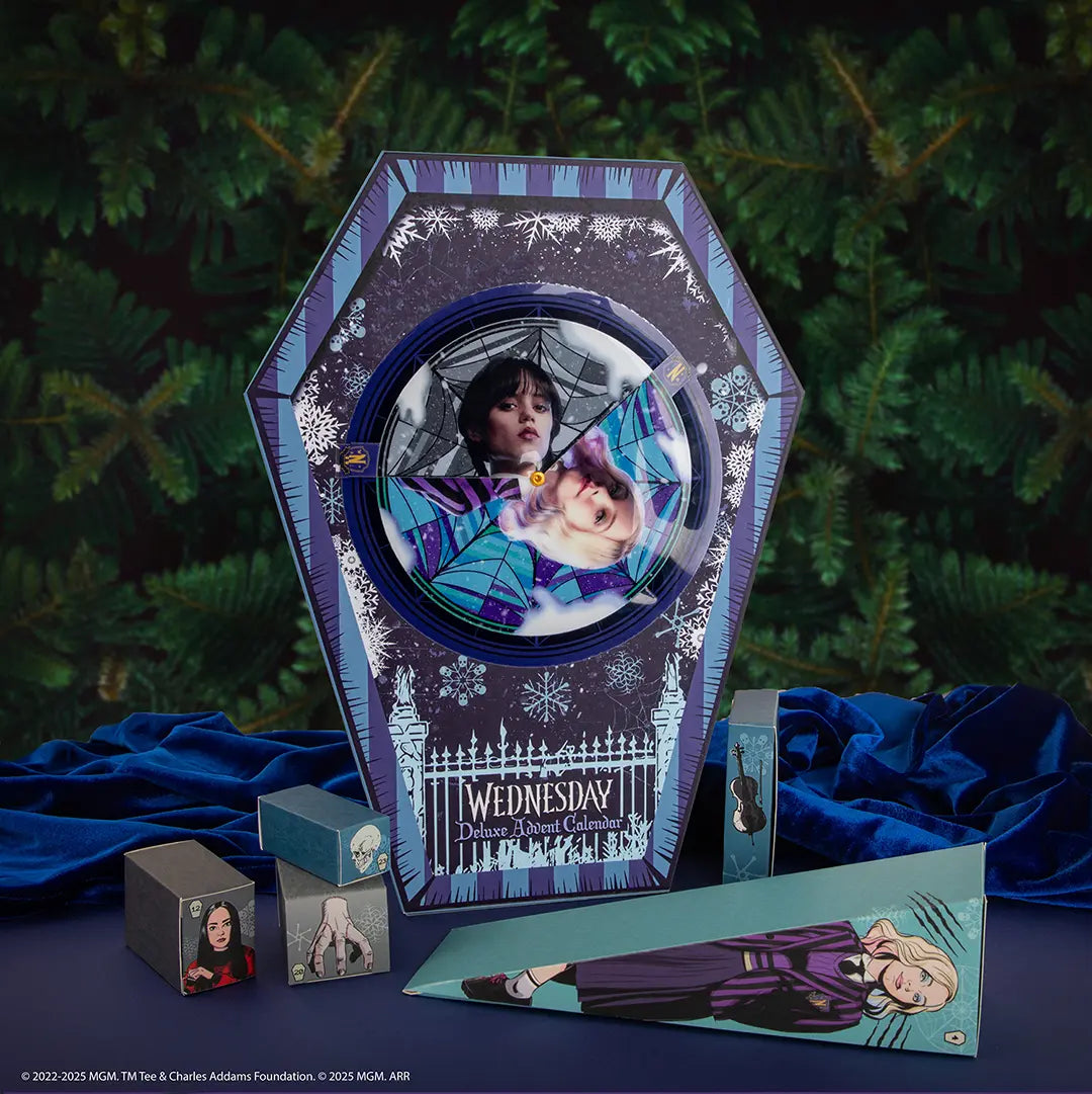 Calendrier de l’avent Deluxe 2025 'Wednesday' de Distrineo, dévoilant des surprises festives pour tous les âges.