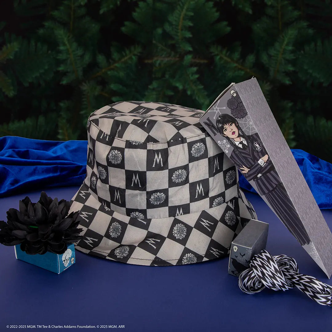 Éléments colorés du Calendrier de l’avent Deluxe 2025 'Wednesday' par Distrineo, incluant des surprises magiques à ouvrir chaque jour.