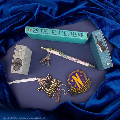 Surprises variées du Calendrier de l’avent Deluxe 2025 'Wednesday' de Distrineo, parfaites pour célébrer la magie des fêtes.