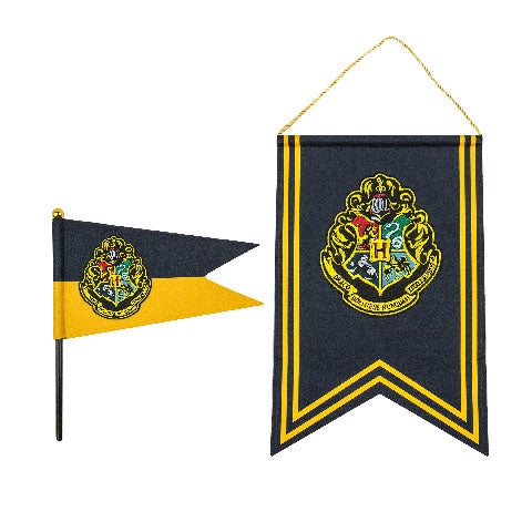 Bannière et Drapeau Poudlard captivant, conçu pour les passionnés de l'univers magique de Harry Potter, mettant en valeur les emblèmes des maisons Gryffondor, Serpentard, Serdaigle et Poufsouffle.