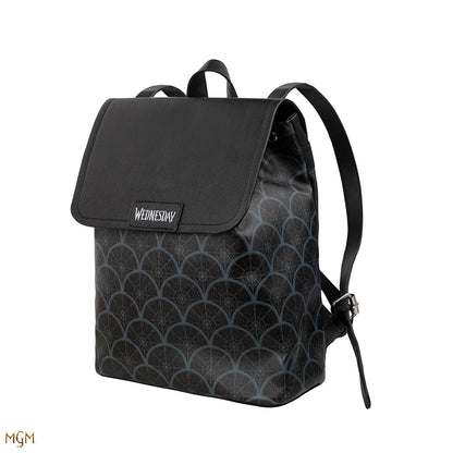 Détails du sac à dos noir La Chose - Wednesday, mettant en avant sa finition soignée et ses compartiments intelligents pour un rangement optimal.