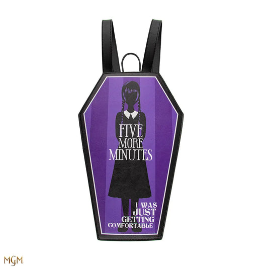 Sac à dos cercueil - Wednesday, un accessoire gothique unique inspiré par la saga de la famille Addams, parfait pour un style audacieux et mystérieux.
