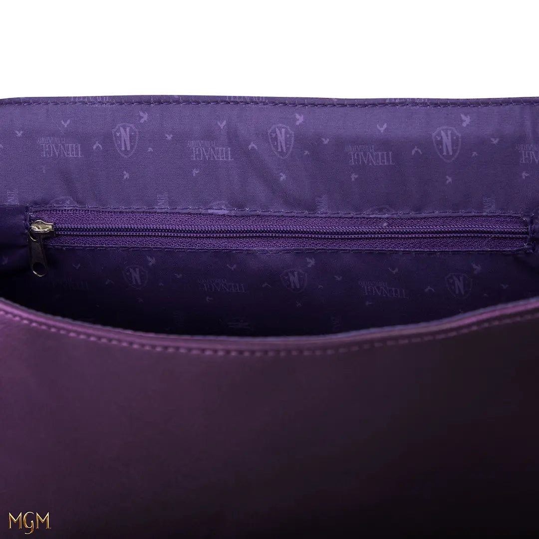 Sac à dos Nevermore Academy violet - Wednesday, un accessoire incontournable pour étudiants et amateurs de mode, combinant praticité et esthétique pour toutes vos aventures.