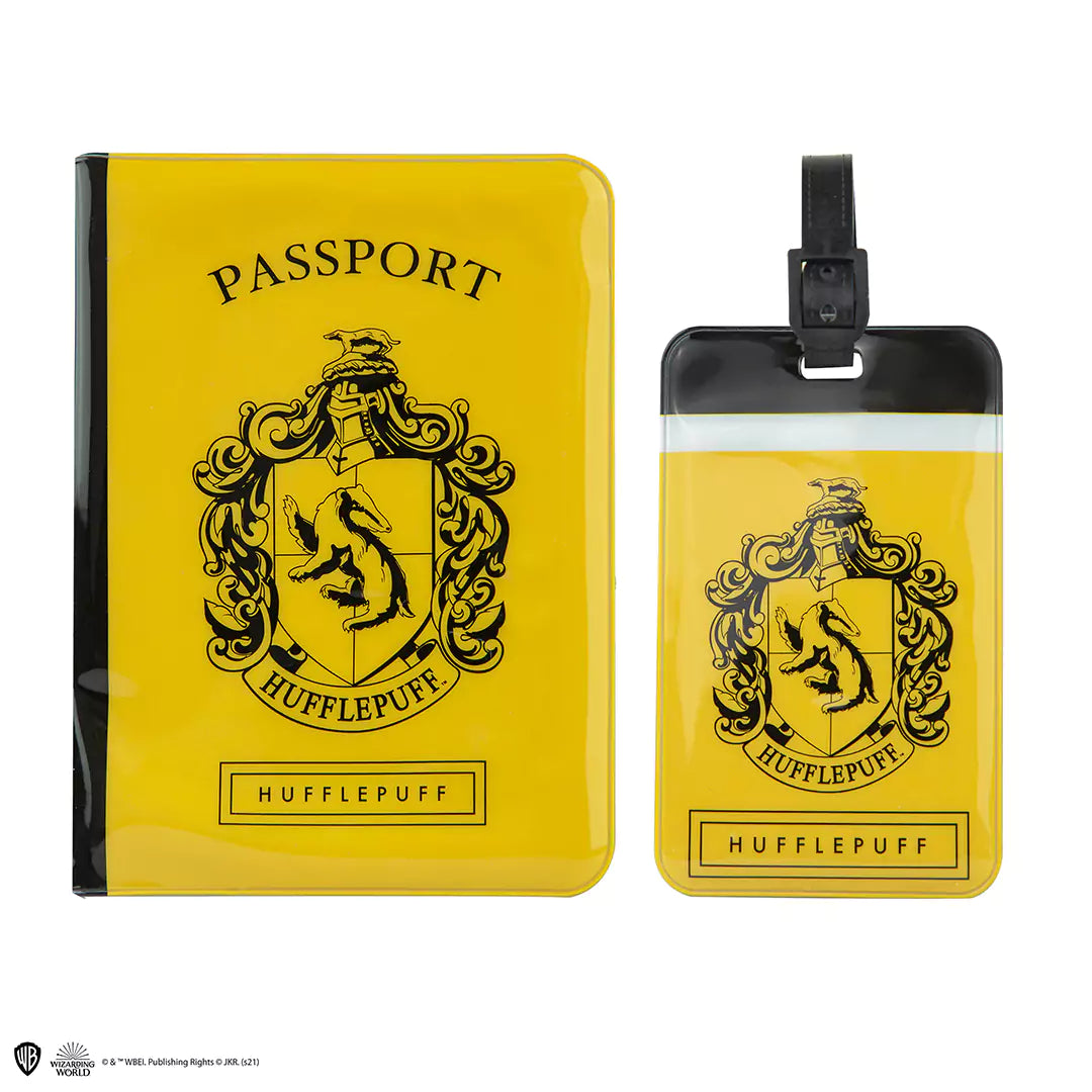 Couverture de Passeport et Porte-étiquette Poufsouffle - Harry Potter, élégante et durable, idéale pour les voyages magiques.
