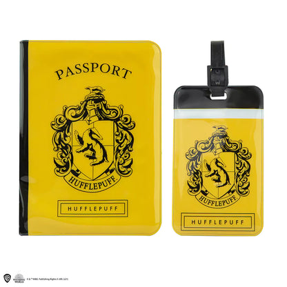 Couverture de Passeport et Porte-étiquette Poufsouffle - Harry Potter, élégante et durable, idéale pour les voyages magiques.