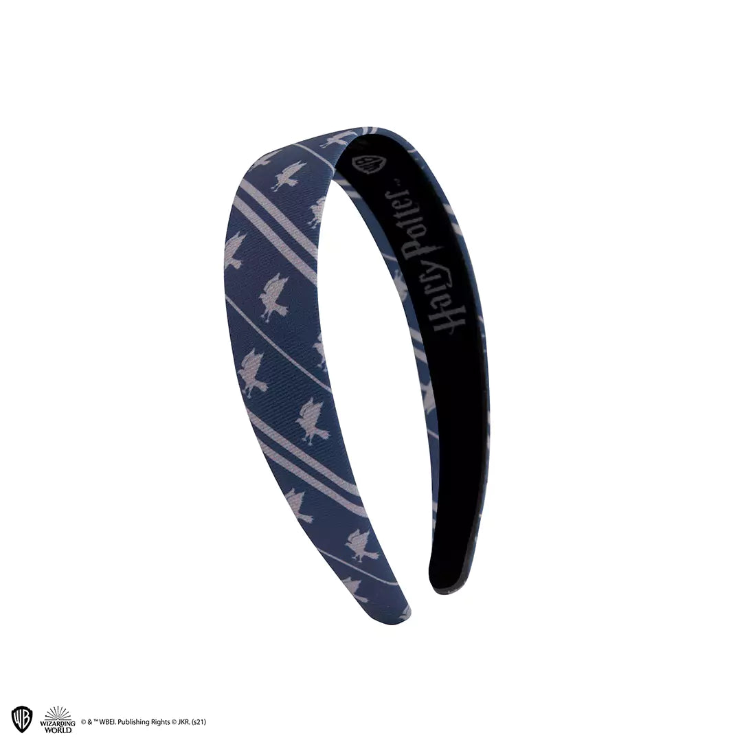 Présentation stylisée des Accessoires pour cheveux Serdaigle - Classique, accompagnée d'un décor magique pour une immersion totale dans l'univers de Poudlard.